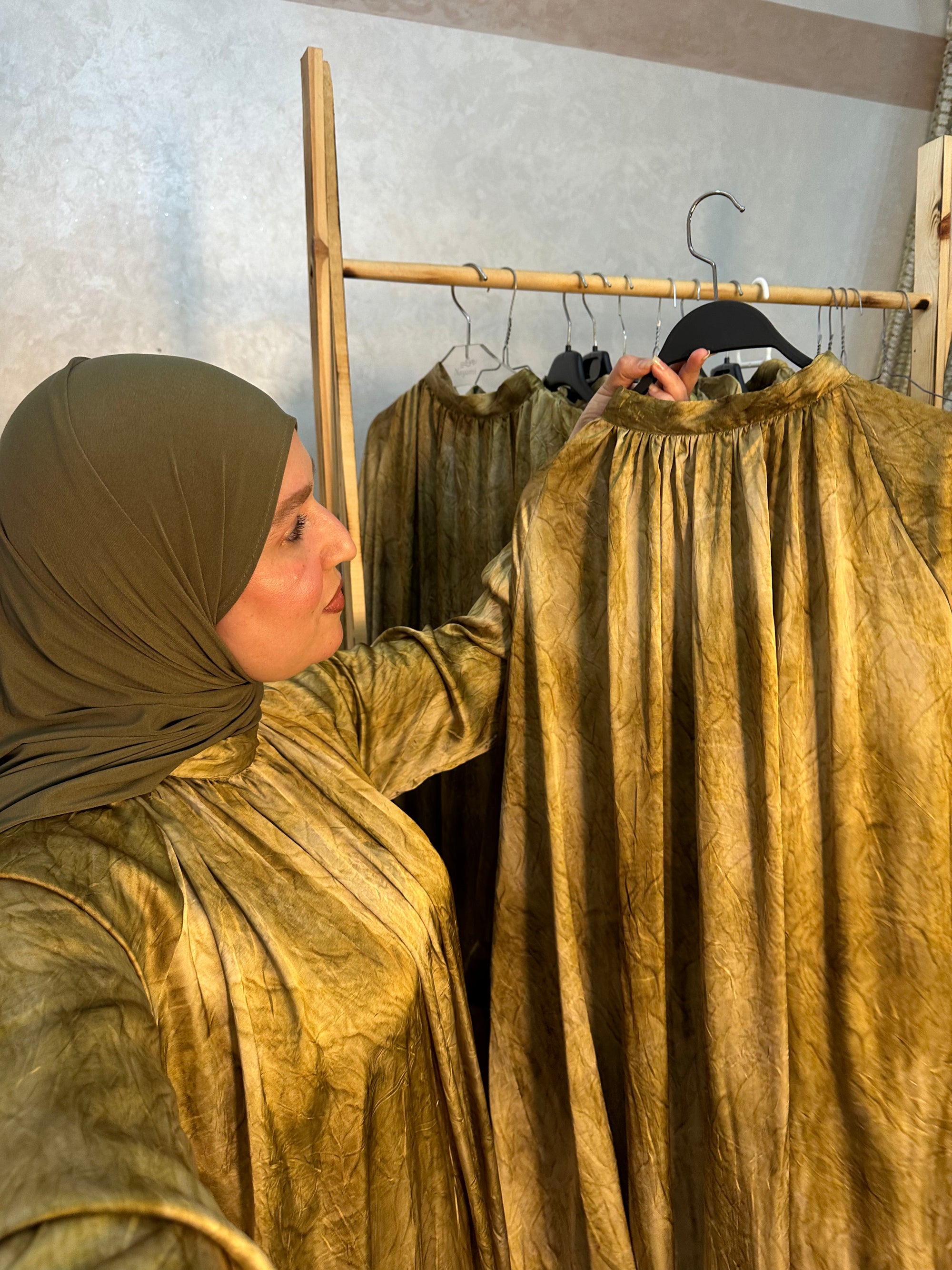 فستان وردة الشام